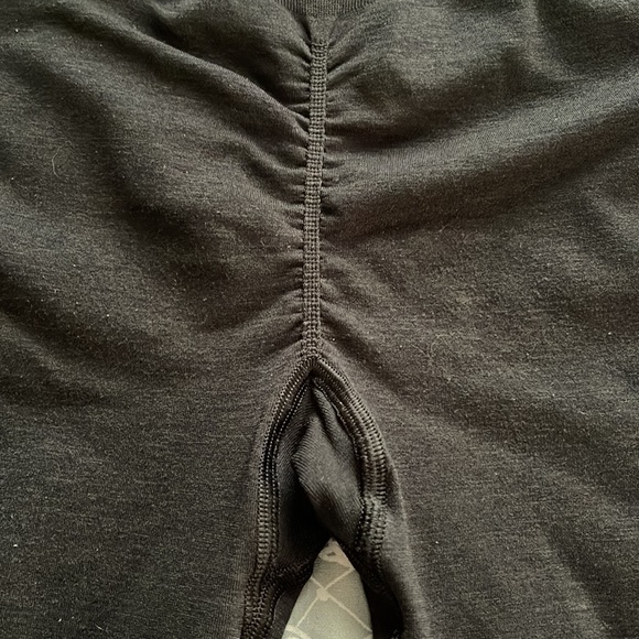 Alphalete Black Amplify Biker Shorts 🖤 - Picture 4 of 5